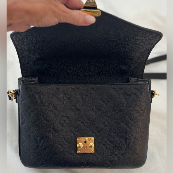 Louis Vuitton Pochette Métis Monogram Empreinte Black Leather. Used 1x! Pristine - Picture 7 of 16